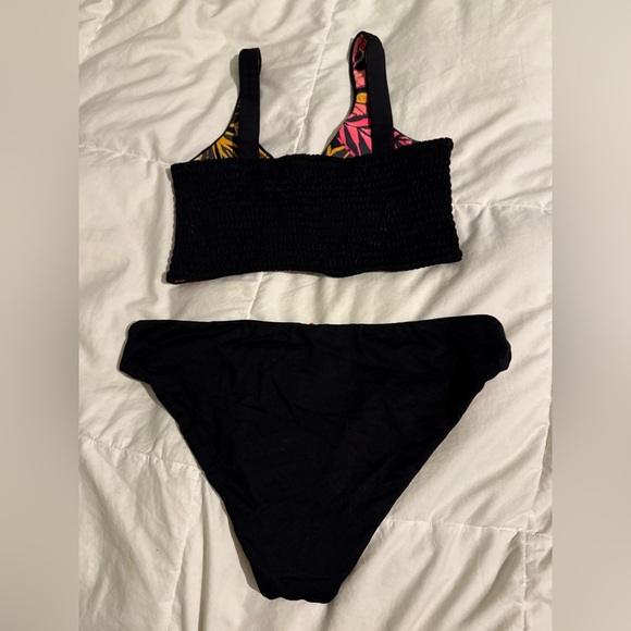 Maaji Reversible Bikini Set with Vibrant Tropical pattern - Picture 4 of 7